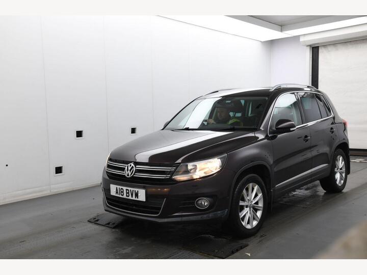 Volkswagen TIGUAN 2.0 TDI BlueMotion Tech SE DSG 4WD Euro 5 (s/s) 5dr Volkswagen TIGUAN 2.0 TDI BlueMotion Tech SE DSG 4WD Euro 5 (s/s) 5dr