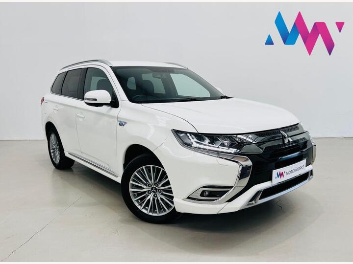 Mitsubishi OUTLANDER 2.4h TwinMotor 13.8kWh 4h CVT 4WD Euro 6 (s/s) 5dr Mitsubishi OUTLANDER 2.4h TwinMotor 13.8kWh 4h CVT 4WD Euro 6 (s/s) 5dr