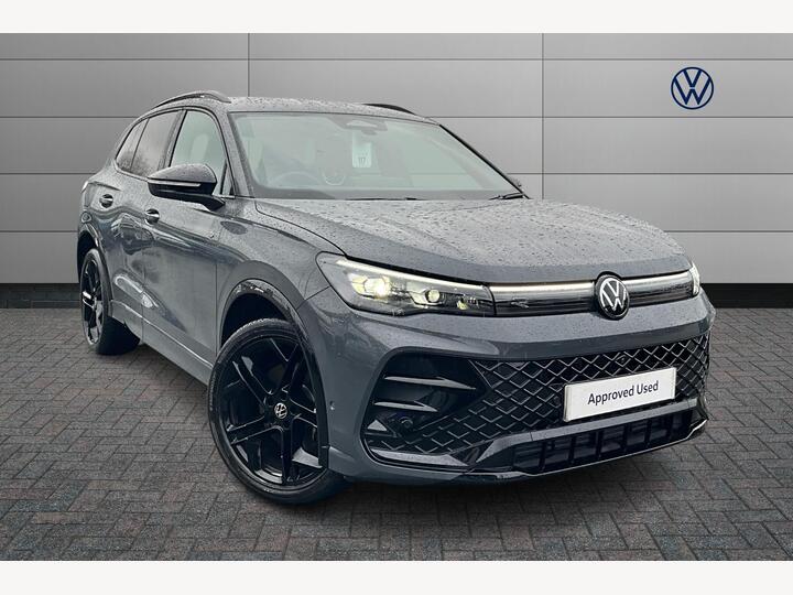 Volkswagen Tiguan 2.0 TDI R-Line DSG Euro 6 (s/s) 5dr Volkswagen Tiguan 2.0 TDI R-Line DSG Euro 6 (s/s) 5dr