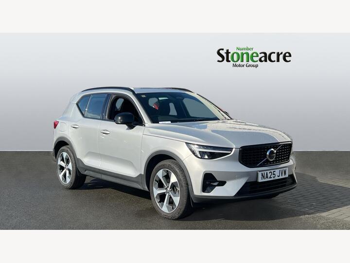 Volvo XC40 2.0 B4 MHEV Plus Dark DCT Auto Euro 6 (s/s) 5dr