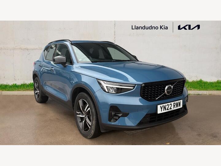 Volvo XC40 2.0 B3 MHEV Plus Dark DCT Auto Euro 6 (s/s) 5dr