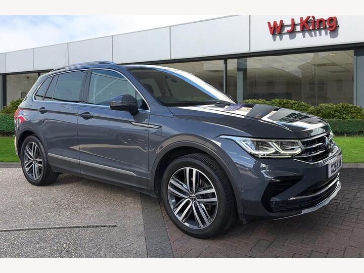 Volkswagen Tiguan 1.5 TSI Elegance DSG Euro 6 (s/s) 5dr Volkswagen Tiguan 1.5 TSI Elegance DSG Euro 6 (s/s) 5dr