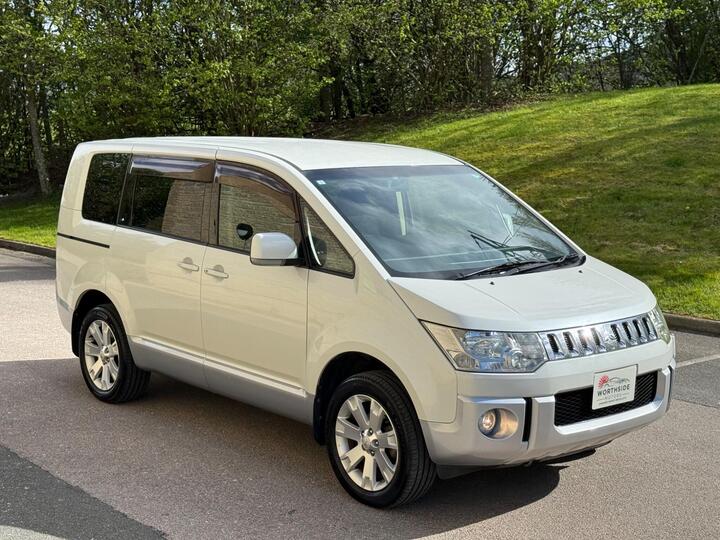 Mitsubishi Delica 2.4 D5 G POWER PACKAGE 4WD AUTO ULEZ Mitsubishi Delica 2.4 D5 G POWER PACKAGE 4WD AUTO ULEZ
