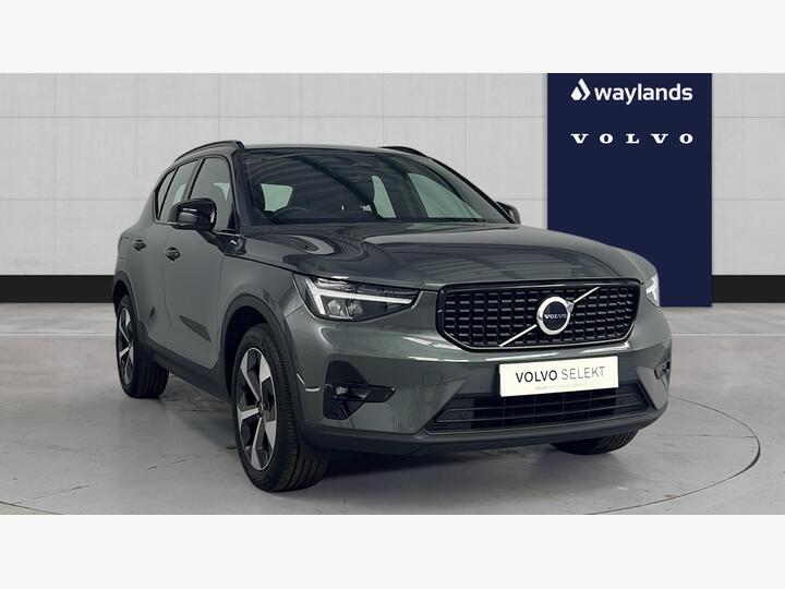 Volvo XC40 2.0 B4 MHEV Plus Dark DCT Auto Euro 6 (s/s) 5dr