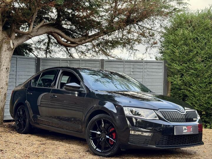 Skoda Octavia 2.0 TFSI VRS Euro 6 (s/s) 5dr (SNav) Skoda Octavia 2.0 TFSI VRS Euro 6 (s/s) 5dr (SNav)