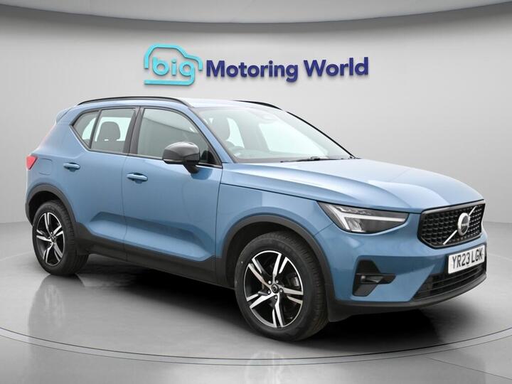 Volvo XC40 2.0 B3 MHEV Plus Dark DCT Auto Euro 6 (s/s) 5dr