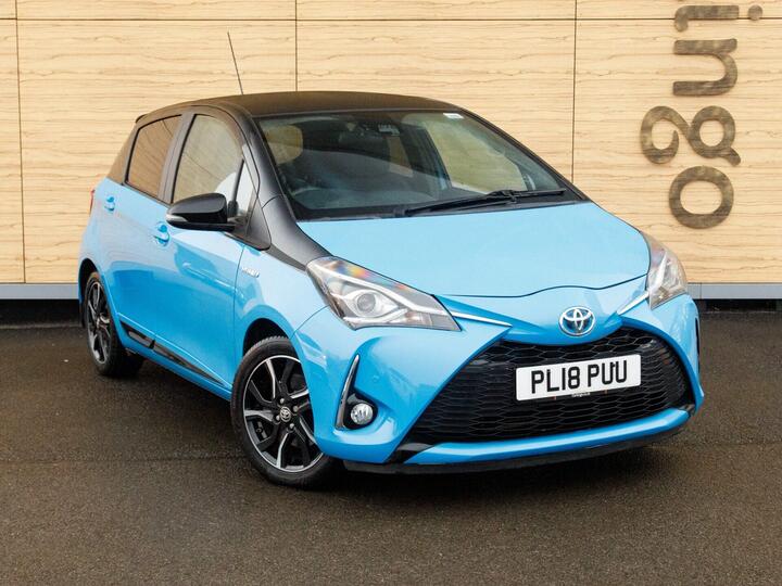 Toyota Yaris 1.5 VVT-h Grey Bi-Tone E-CVT Euro 6 (s/s) 5dr