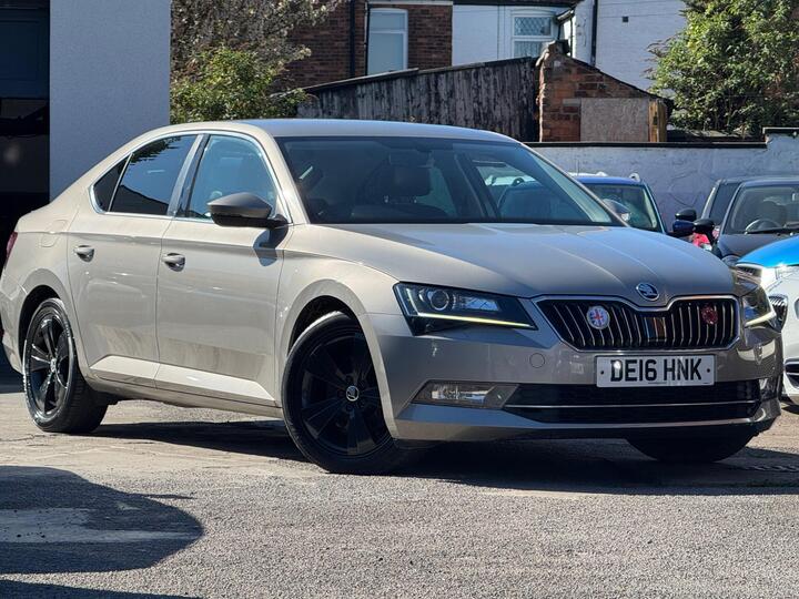 Skoda Superb 1.6 TDI GreenLine SE L Executive Euro 6 (s/s) 5dr Skoda Superb 1.6 TDI GreenLine SE L Executive Euro 6 (s/s) 5dr