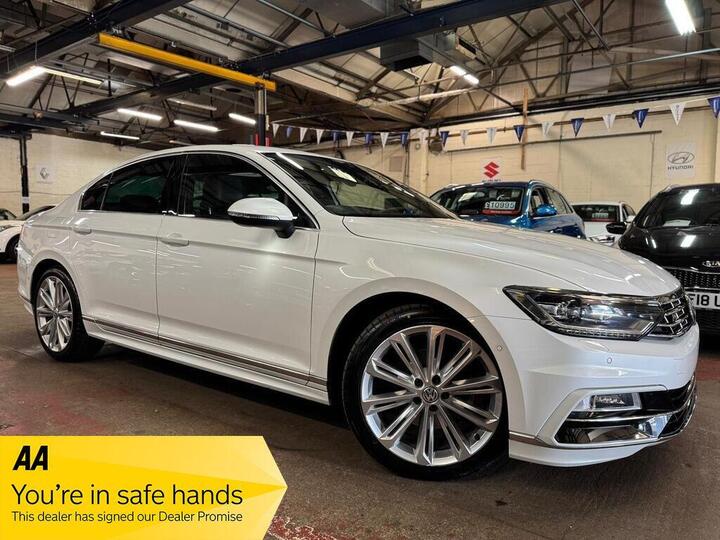 Volkswagen Passat 2.0 TSI R-Line DSG Euro 6 (s/s) 4dr Volkswagen Passat 2.0 TSI R-Line DSG Euro 6 (s/s) 4dr