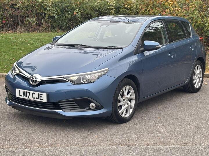 Toyota AURIS 1.2 VVT-i Business Edition Euro 6 (s/s) 5dr (Safety Sense) Toyota AURIS 1.2 VVT-i Business Edition Euro 6 (s/s) 5dr (Safety Sense)
