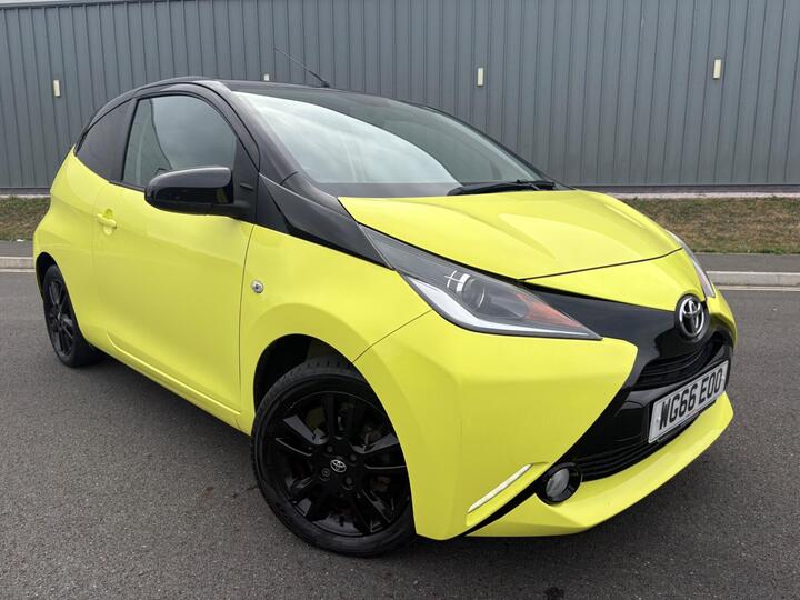 Toyota AYGO 1.0 VVT-i X-cite 3 Yellow Bi-Tone Euro 6 3dr Toyota AYGO 1.0 VVT-i X-cite 3 Yellow Bi-Tone Euro 6 3dr