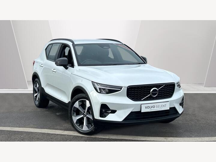 Volvo XC40 2.0 B4 MHEV Plus Dark DCT Auto Euro 6 (s/s) 5dr
