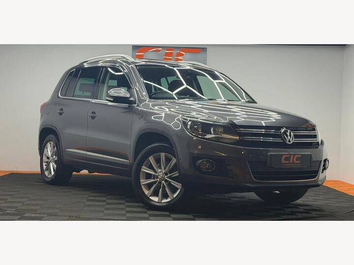 Volkswagen Tiguan 2.0 TDI BlueMotion Tech SE 4WD Euro 5 (s/s) 5dr Volkswagen Tiguan 2.0 TDI BlueMotion Tech SE 4WD Euro 5 (s/s) 5dr