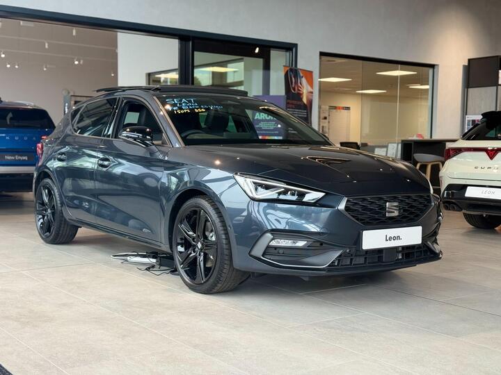 SEAT Leon 1.5 ETSI MHEV FR Black Edition DSG Euro 6 (s/s) 5dr