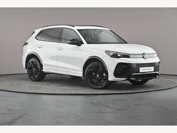 Volkswagen Tiguan 1.5 TSI EHybrid 19.7kWh R-Line DSG Euro 6 (s/s) 5dr Volkswagen Tiguan 1.5 TSI EHybrid 19.7kWh R-Line DSG Euro 6 (s/s) 5dr