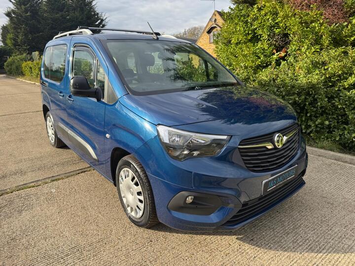 Vauxhall Combo Life 1.5 Turbo D BlueInjection Design Auto Euro 6 (s/s) 5dr Vauxhall Combo Life 1.5 Turbo D BlueInjection Design Auto Euro 6 (s/s) 5dr