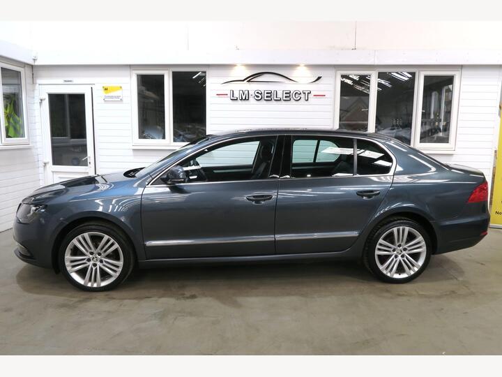 Skoda Superb 2.0 TDI Elegance 4WD Euro 5 (s/s) 5dr Skoda Superb 2.0 TDI Elegance 4WD Euro 5 (s/s) 5dr