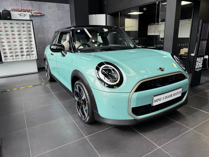MINI Cooper 1.5C Exclusive Steptronic Euro 6 (s/s) 3dr