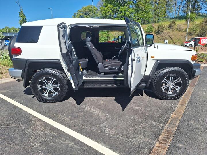 Toyota FJ Cruiser 4.0 Base Grade Toyota FJ Cruiser 4.0 Base Grade