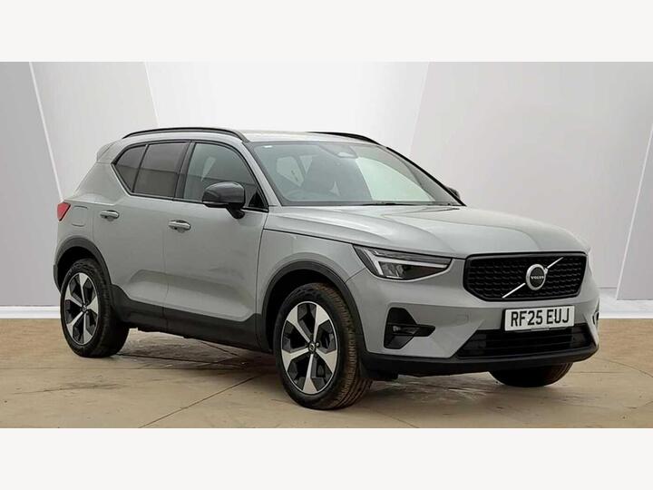 Volvo XC40 2.0 B4 MHEV Plus Dark DCT Auto Euro 6 (s/s) 5dr