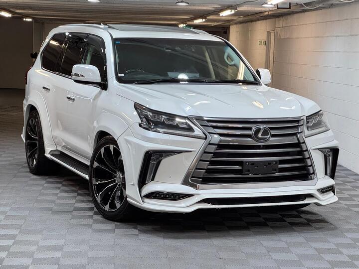 Lexus LX LX570 5.7 V8 WALD BLACK BISON 8 SEATS