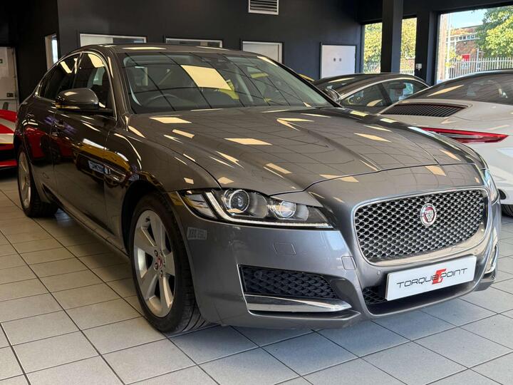 Jaguar XF 2.0d Portfolio Auto Euro 6 (s/s) 4dr
