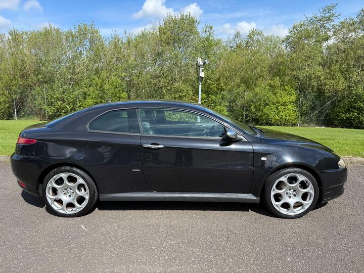 Alfa Romeo GT 2.0 JTS BlackLine 2dr Alfa Romeo GT 2.0 JTS BlackLine 2dr