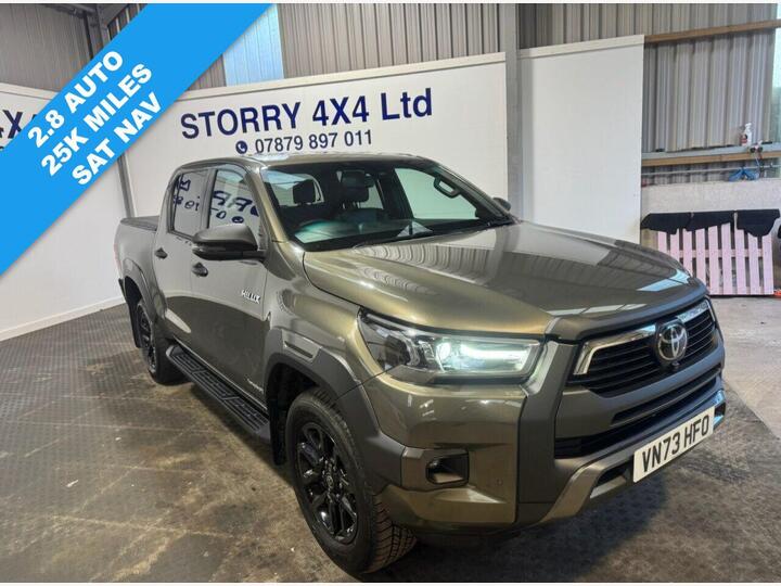 Toyota HI-LUX 2.8 D-4D Invincible X Auto 4WD Euro 6 (s/s) 4dr