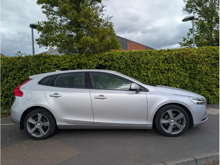 Volvo V40 2.0 T2 Momentum Euro 6 (s/s) 5dr