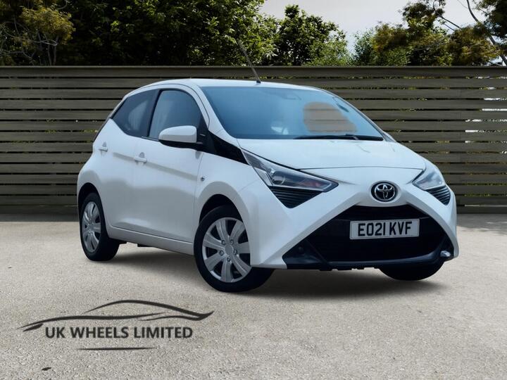 Toyota AYGO 1.0 VVT-i X-play X-shift Euro 6 5dr (Safety Sense)
