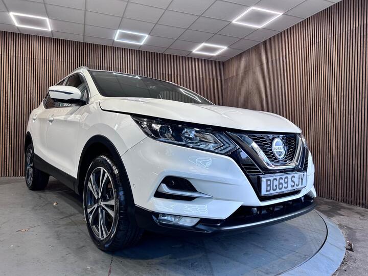 Nissan Qashqai 1.3 DIG-T N-Connecta Euro 6 (s/s) 5dr