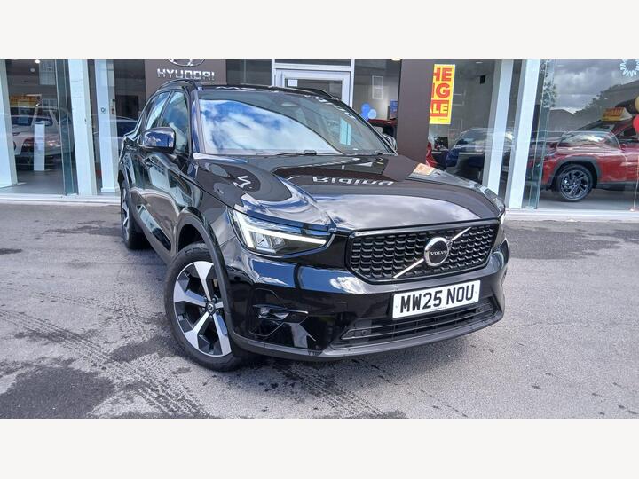 Volvo XC40 2.0 B3 MHEV Plus Dark DCT Auto Euro 6 (s/s) 5dr