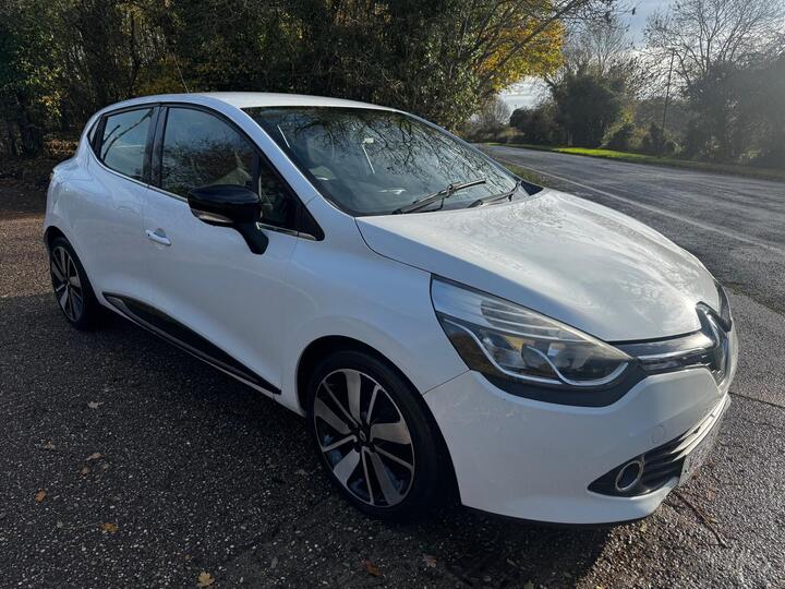 Renault Clio 0.9 TCe Dynamique S MediaNav Euro 5 (s/s) 5dr Renault Clio 0.9 TCe Dynamique S MediaNav Euro 5 (s/s) 5dr