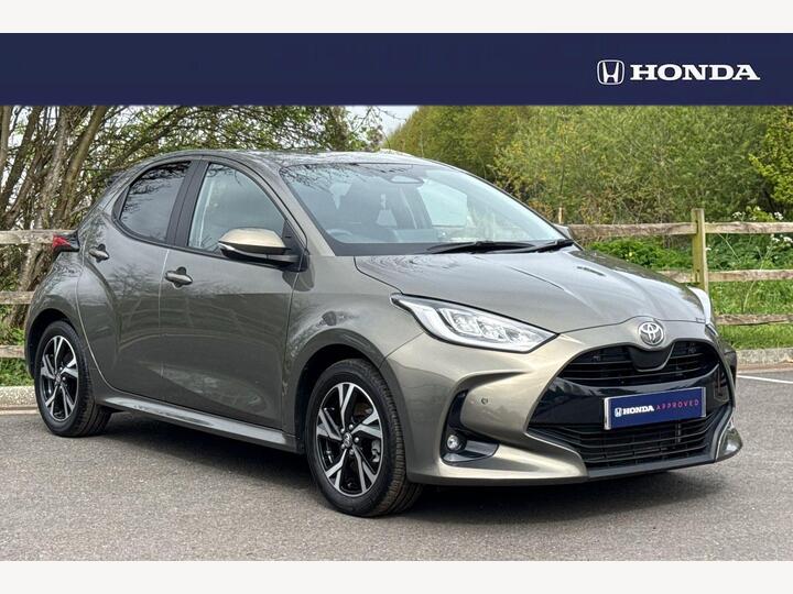 Toyota Yaris 1.5 VVT-h Design E-CVT Euro 6 (s/s) 5dr