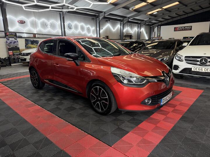 Renault CLIO 0.9 TCe Dynamique MediaNav Euro 5 (s/s) 5dr Renault CLIO 0.9 TCe Dynamique MediaNav Euro 5 (s/s) 5dr