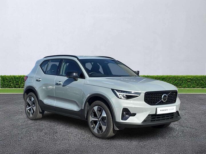 Volvo XC40 2.0 B4 MHEV Plus Dark DCT Auto Euro 6 (s/s) 5dr