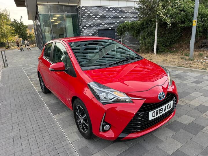 Toyota Yaris 1.5 VVT-h Icon Tech E-CVT Euro 6 (s/s) 5dr