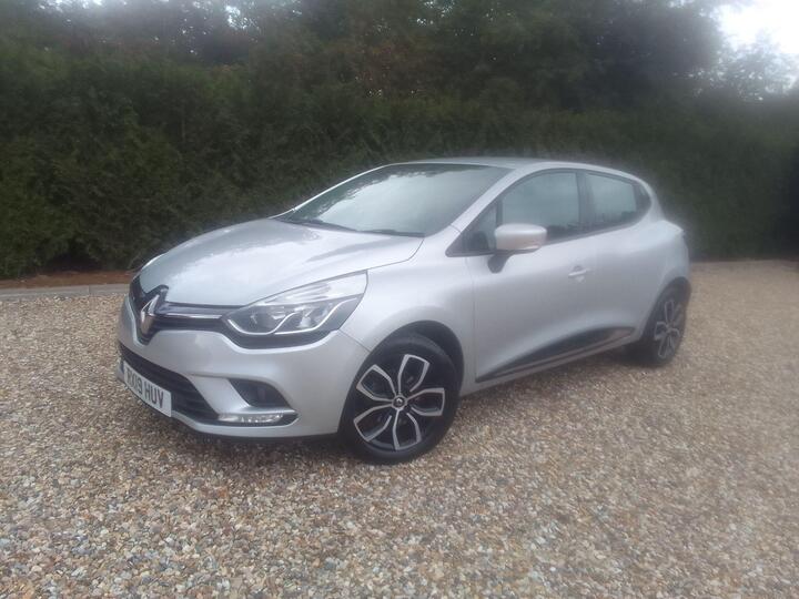 Renault Clio 1.5 DCi Play Euro 6 (s/s) 5dr Renault Clio 1.5 DCi Play Euro 6 (s/s) 5dr
