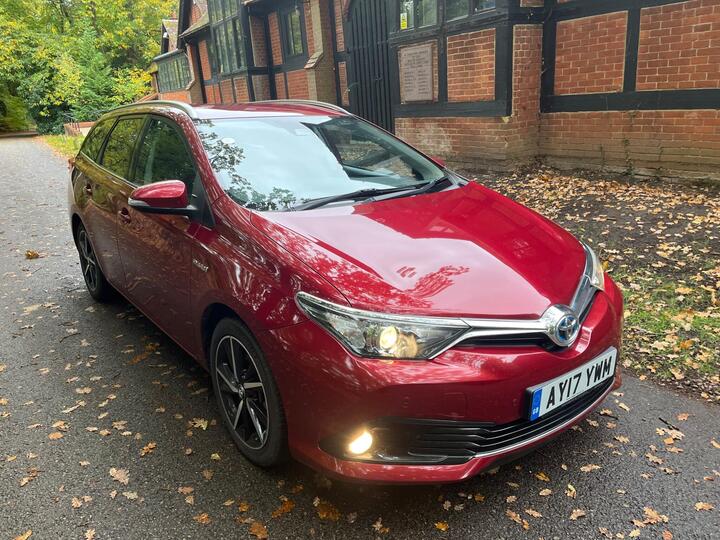 Toyota Auris 1.8 VVT-h Design Touring Sports CVT Euro 6 (s/s) 5dr (Safety Sense)