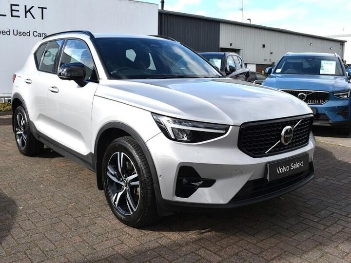 Volvo XC40 2.0 B3 MHEV Plus Dark DCT Auto Euro 6 (s/s) 5dr