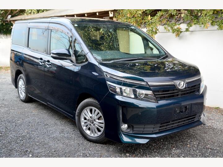 Toyota Voxy V Edition - Service History - Ulez