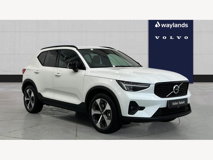 Volvo XC40 2.0 B3 MHEV Plus Dark DCT Auto Euro 6 (s/s) 5dr