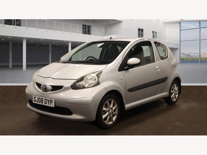 Toyota AYGO 1.0 VVT-i Platinum MultiMode Euro 4 3dr (AC) Toyota AYGO 1.0 VVT-i Platinum MultiMode Euro 4 3dr (AC)