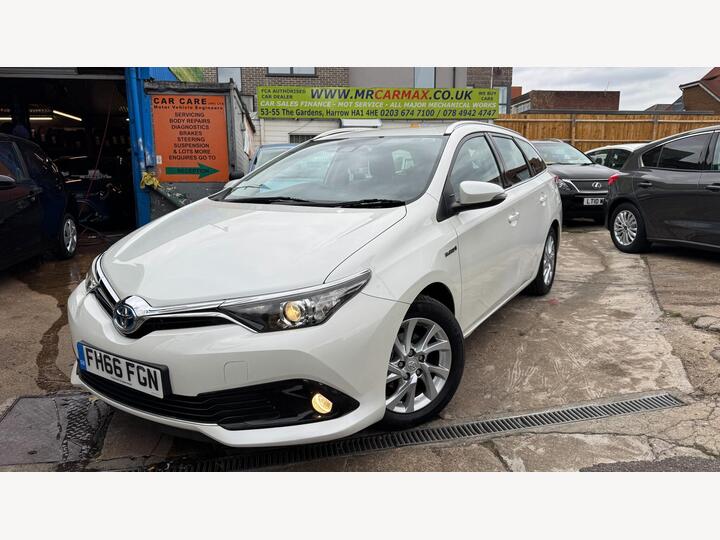 Toyota Auris 1.8 VVT-h Business Edition Touring Sports CVT Euro 6 (s/s) 5dr (Safety Sense)