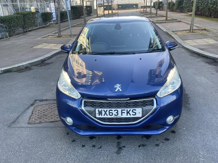 Peugeot 208 1.2 VTi Allure Euro 5 5dr