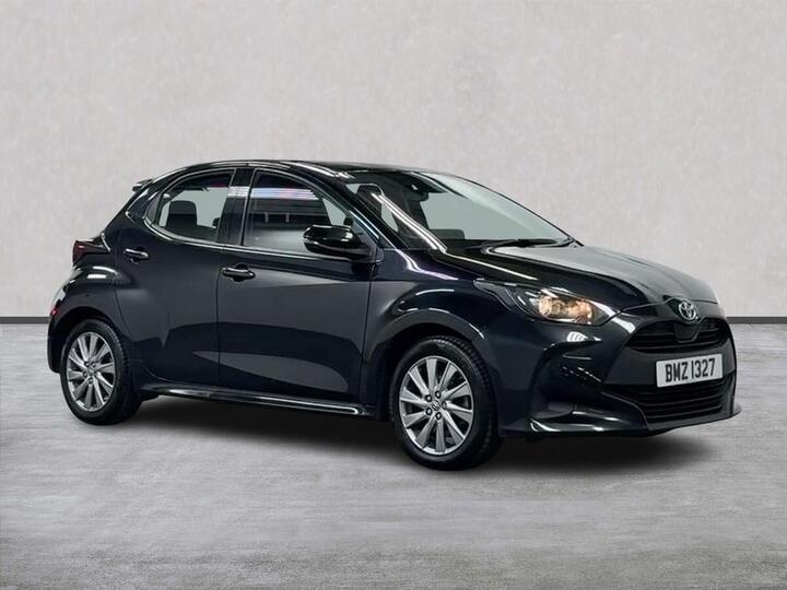 Toyota YARIS 1.5 VVT-h Icon E-CVT Euro 6 (s/s) 5dr Toyota YARIS 1.5 VVT-h Icon E-CVT Euro 6 (s/s) 5dr