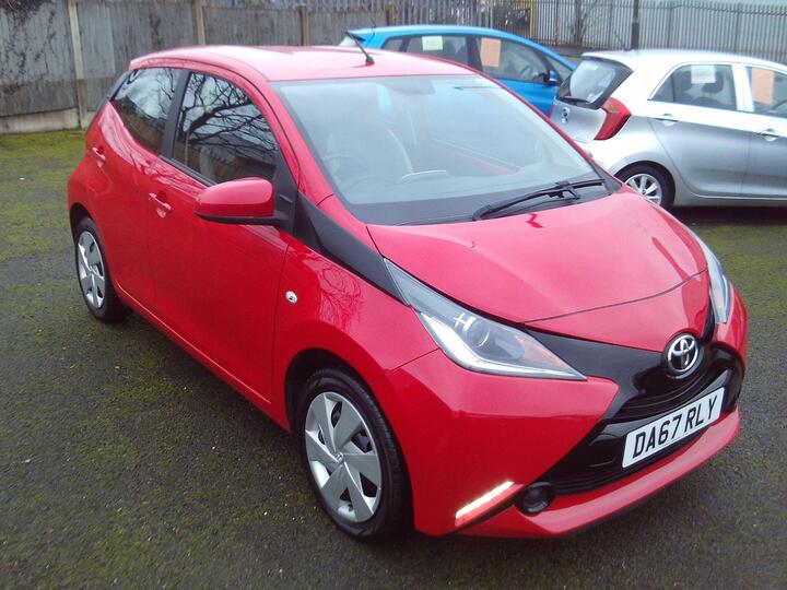 Toyota AYGO 1.0 VVT-i X-play Euro 6 5dr Toyota AYGO 1.0 VVT-i X-play Euro 6 5dr