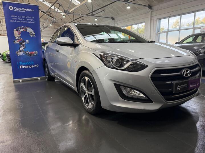 Hyundai I30 1.6 CRDi Blue Drive SE Nav Euro 6 (s/s) 5dr Hyundai I30 1.6 CRDi Blue Drive SE Nav Euro 6 (s/s) 5dr