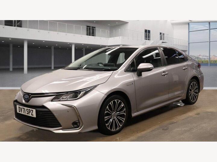 Toyota Corolla 1.8 VVT-h Design CVT Euro 6 (s/s) 4dr