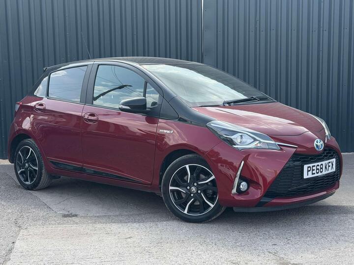 Toyota YARIS 1.5 VVT-h Cyan Bi-Tone E-CVT Euro 6 (s/s) 5dr